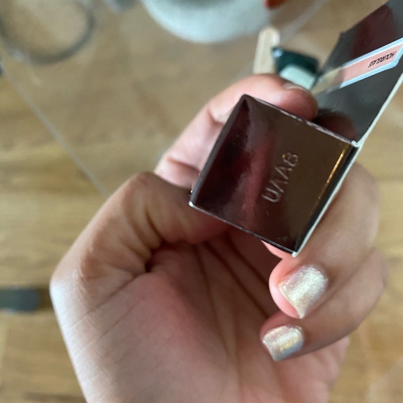 Hourglass Unreal High shine volumizing lip gloss - Picture 6 of 6